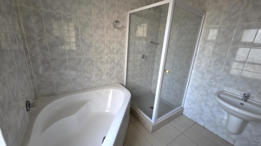 4 Bedroom Property for Sale in Ifafi North West
